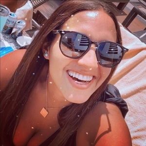 Meet your Posher, Paola